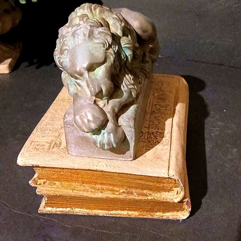 Sleeping Lion Sculpture on Books of Religion RARE & UNIQUE - Picture 14 of 17